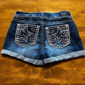 Wallflower Jeans Denim Luscious Curvy Fit Shorts with Stars on Back Pockets 9